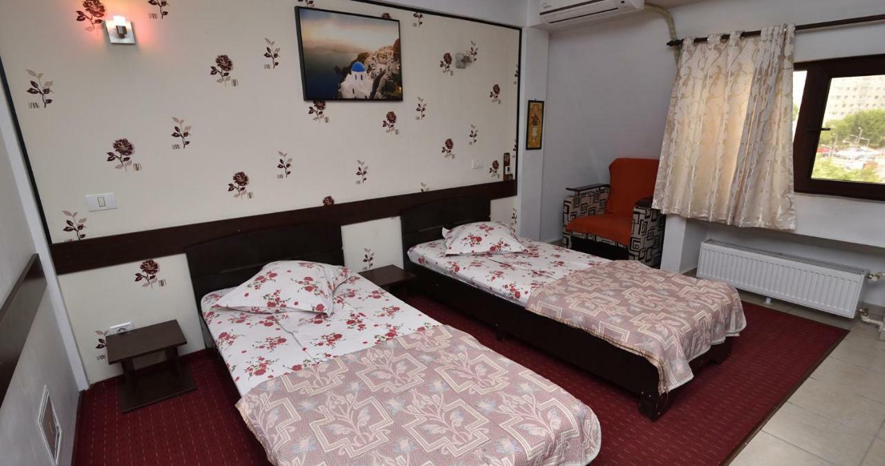 Hotel Taco Bukares Bagian luar foto