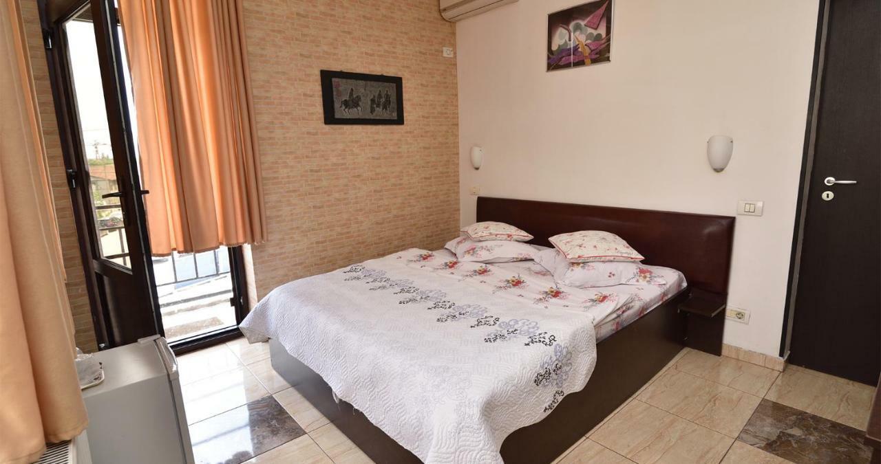 Hotel Taco Bukares Bagian luar foto