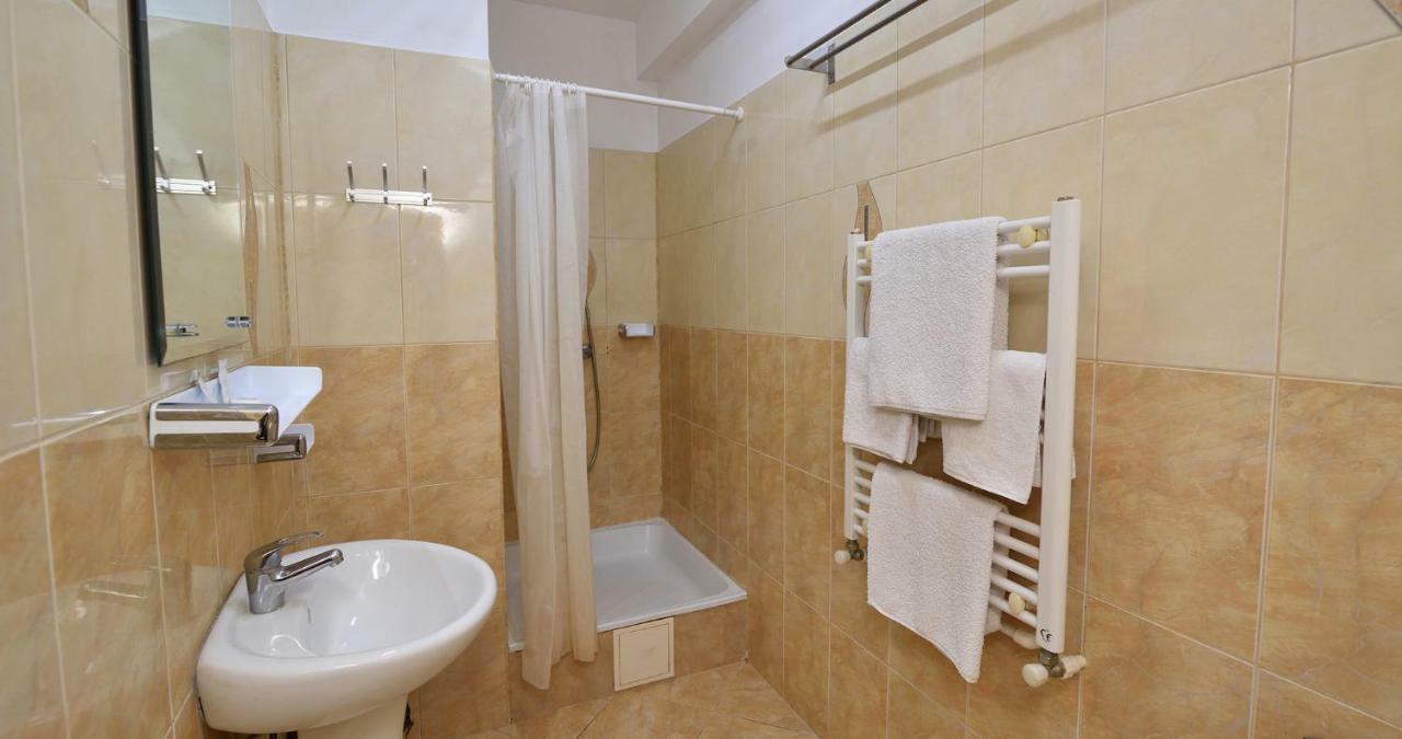 Hotel Taco Bukares Bagian luar foto