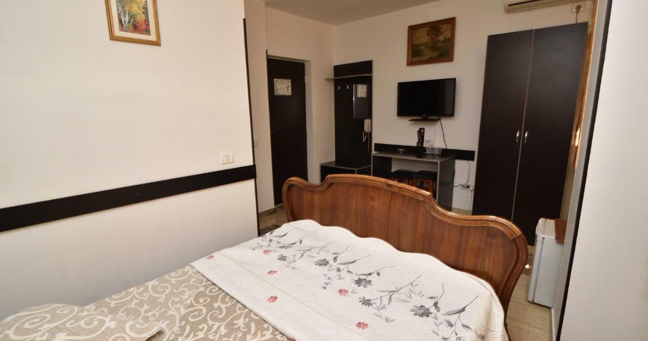 Hotel Taco Bukares Bagian luar foto