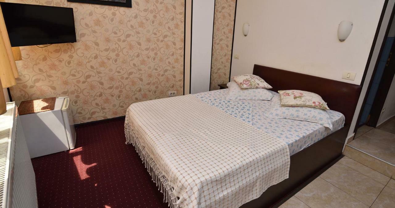 Hotel Taco Bukares Bagian luar foto