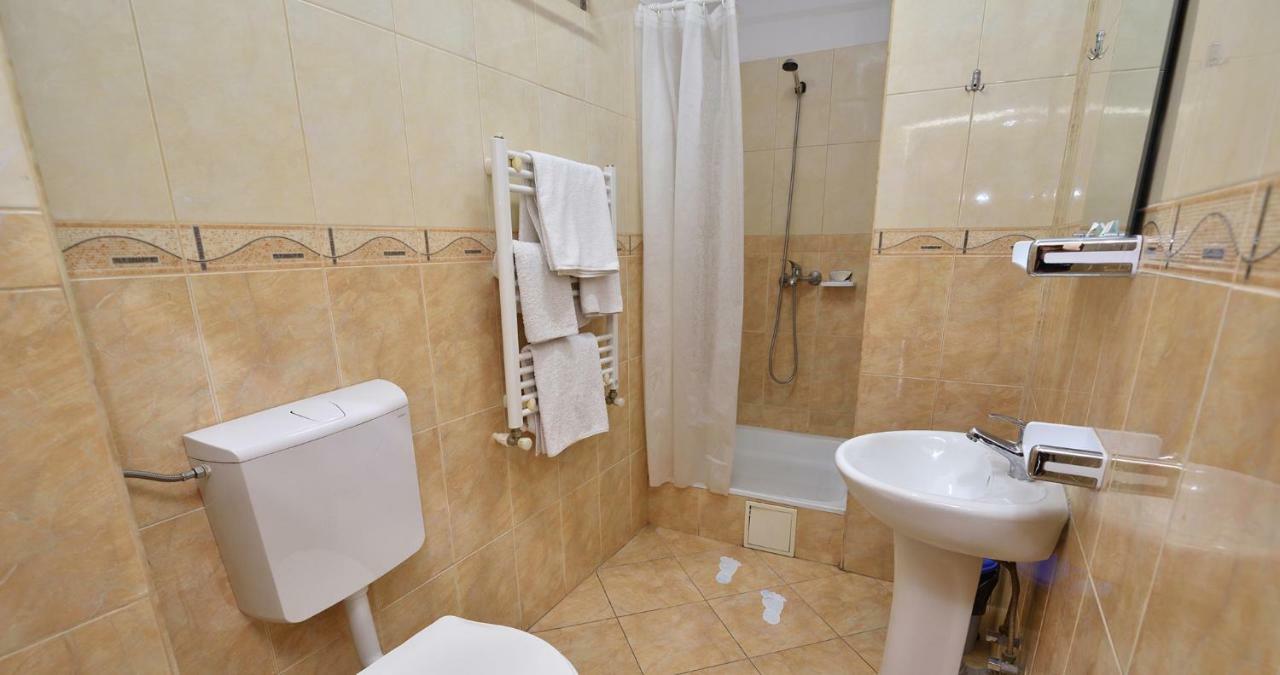 Hotel Taco Bukares Bagian luar foto