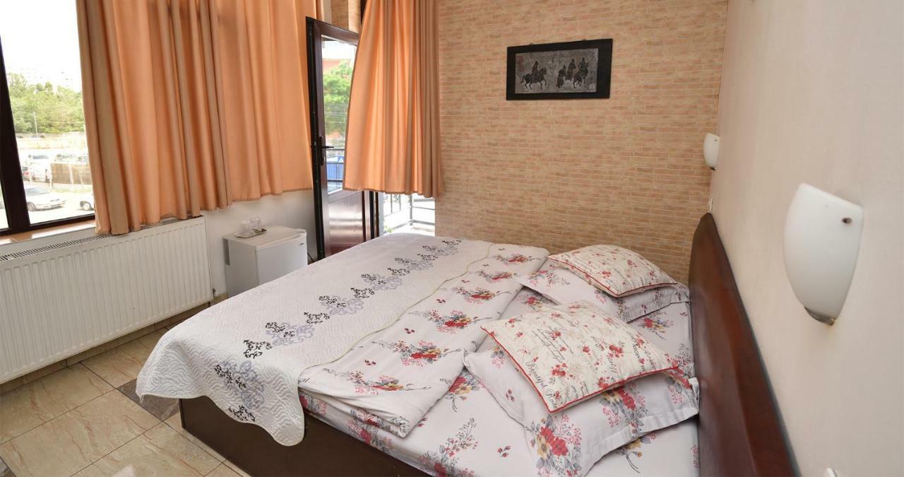 Hotel Taco Bukares Bagian luar foto